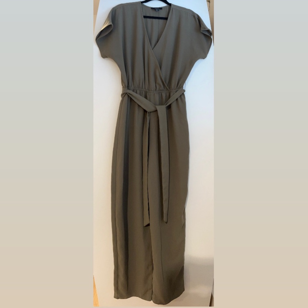 FOREVER 21 OLIVE JUMPSUIT SIZE S